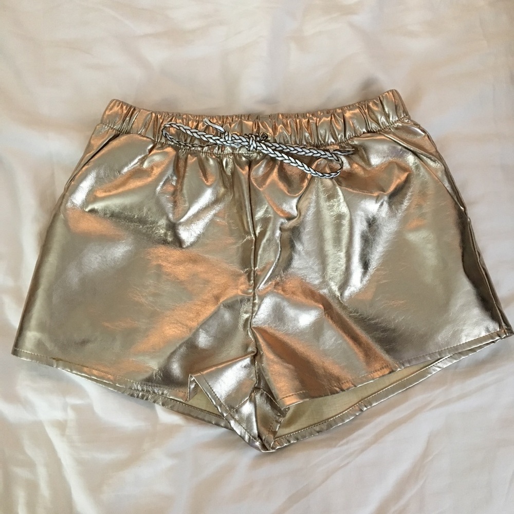 Rose Gold Shorts with Pockets and Drawstring - Picture 2 of 8